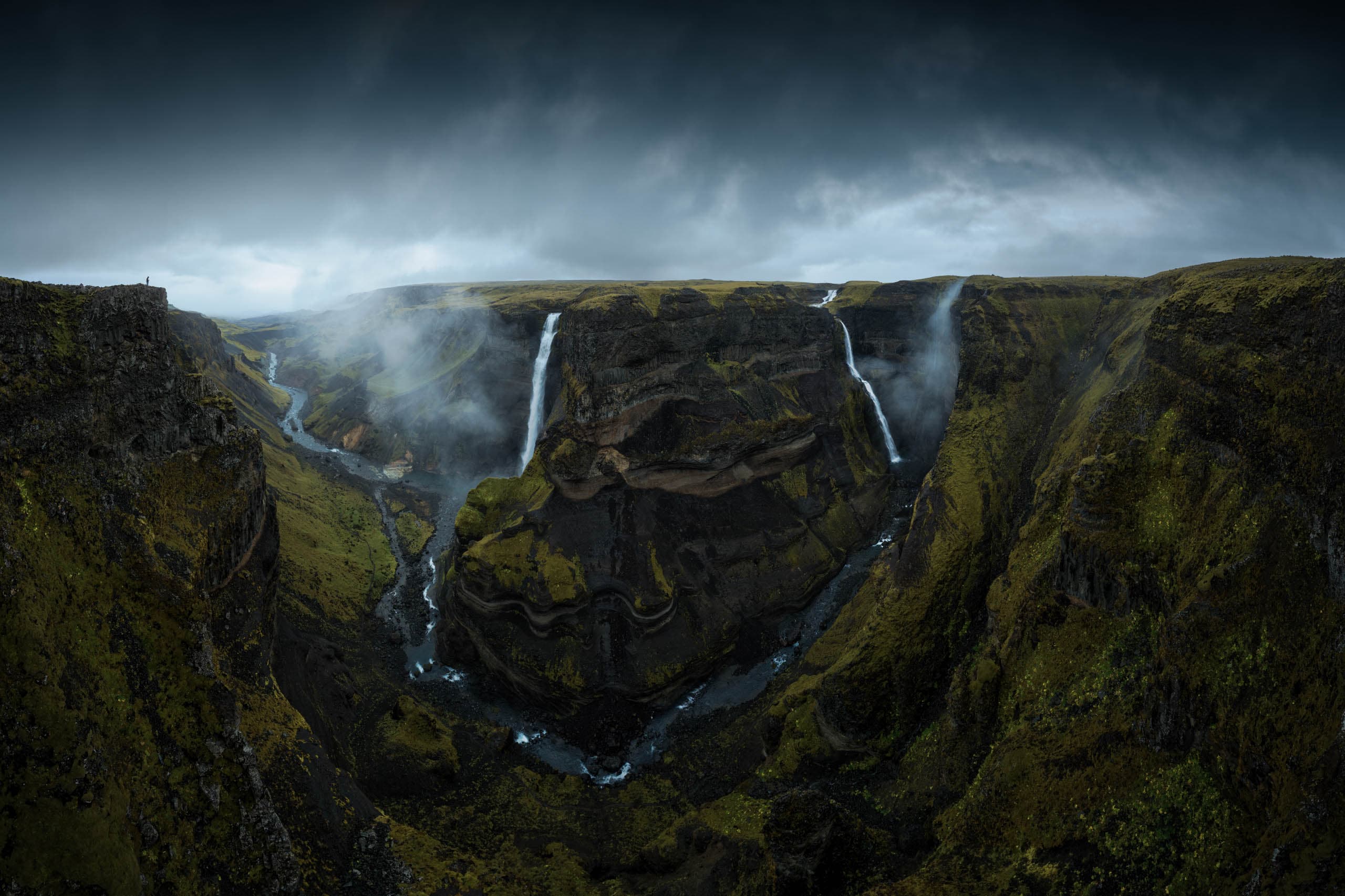 Dark & Moody Landscapes Tutorial image